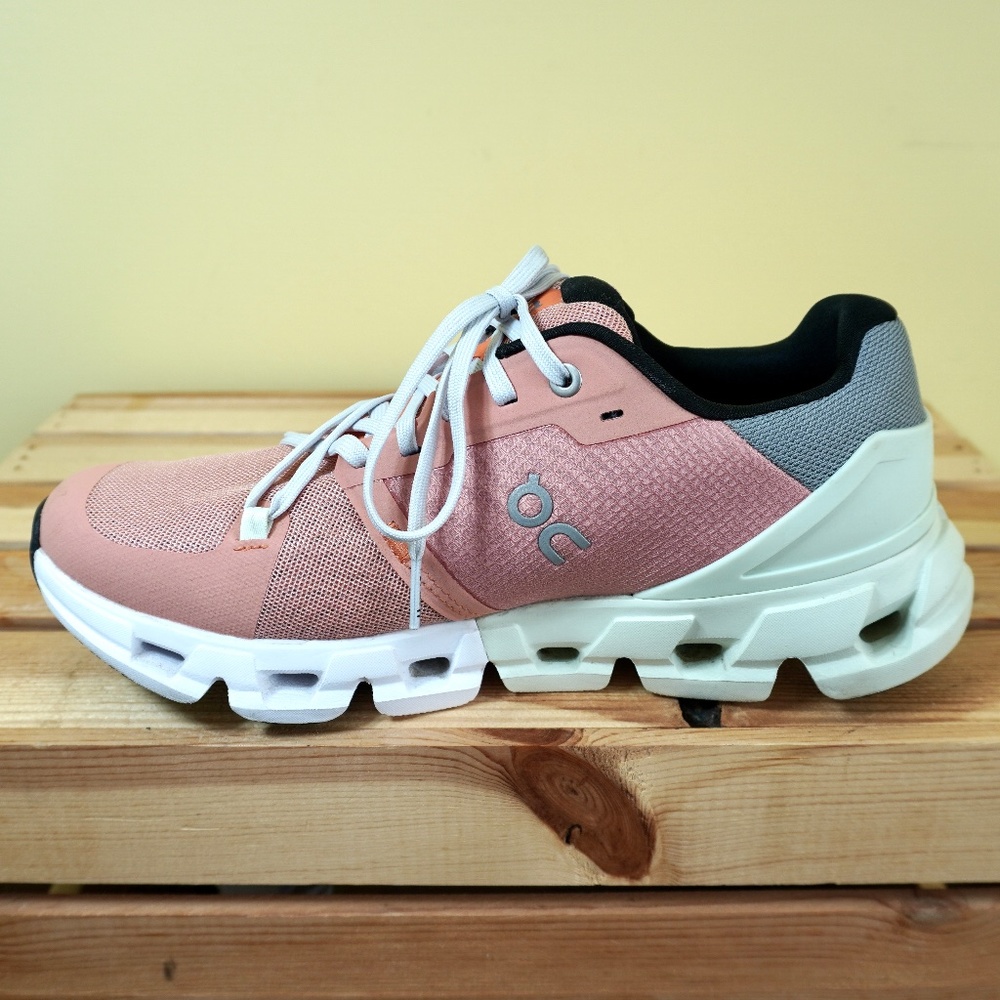 On Cloud Sneaker Shoe Cloudflyer 4 Women Sz 9 PEACH ALOE Run Jog Hike 71-98669